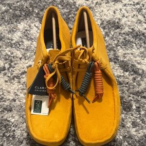 Clark Wallabee Yellow Suede Men's Shoes